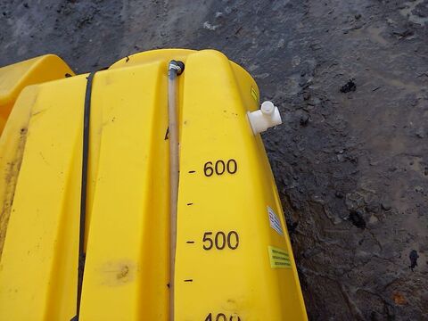 Behälter für feldspritze 600 L 3