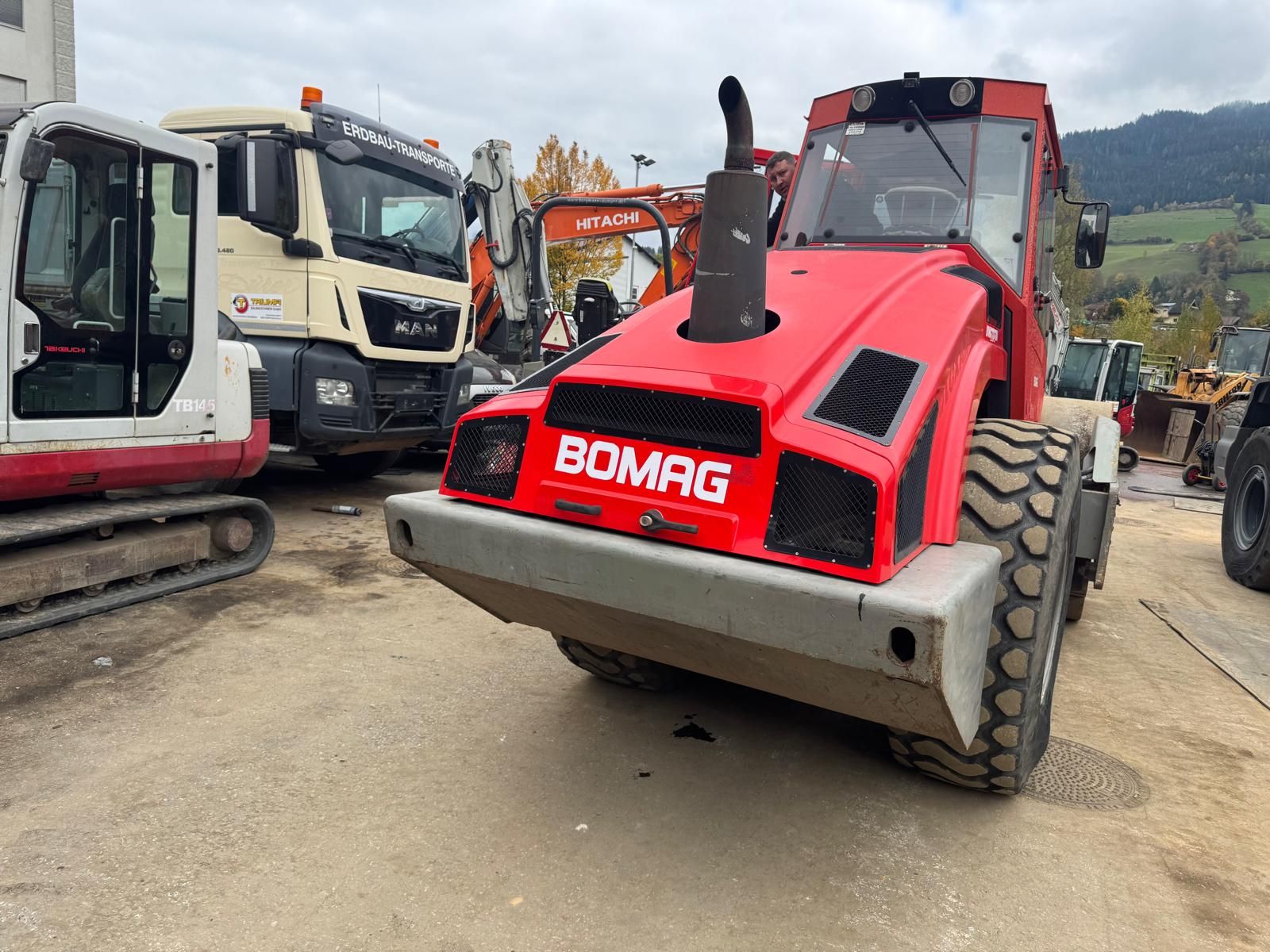 Bomag BW 211 D-4 3