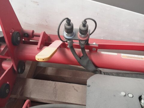 Massey Ferguson Frontladerschwinge 2