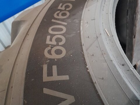 Michelin 650/65 R42