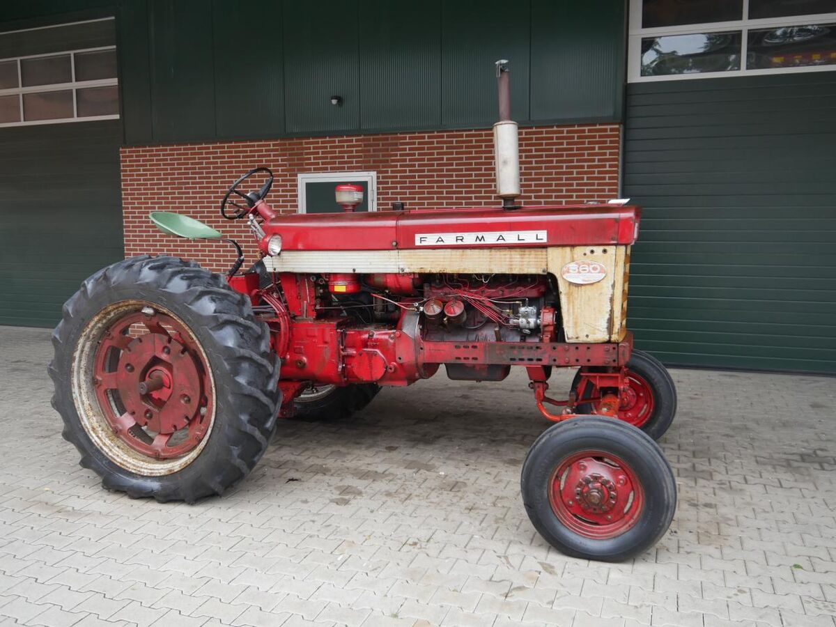 IHC Farmall 560 1