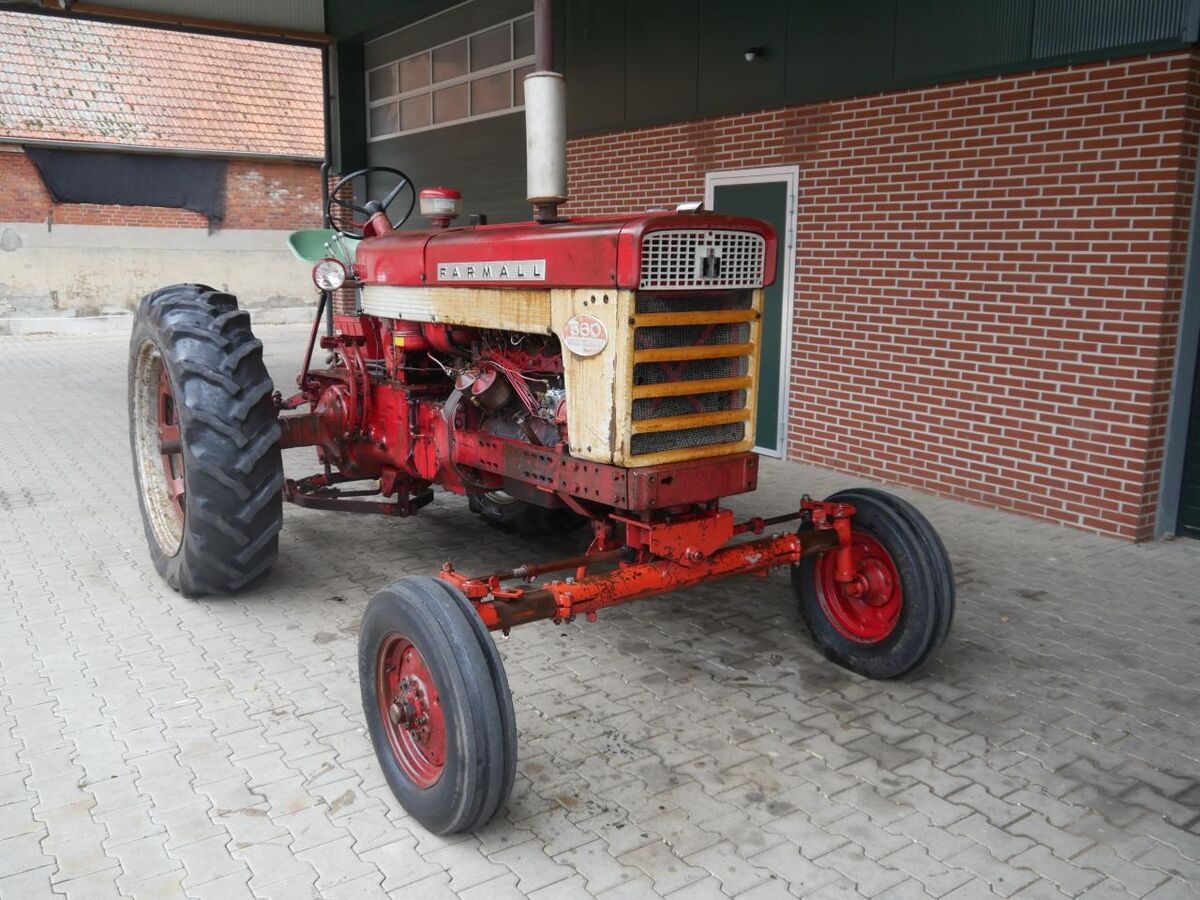 IHC Farmall 560 2