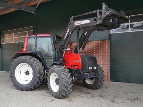 Valtra X 100 Knicklenker mit Quicke Frontlader