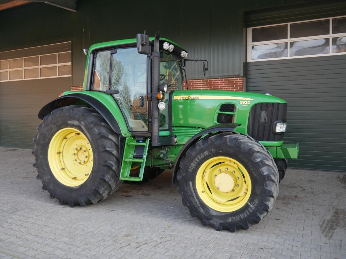 John Deere 6930 Premium Autopowr 1