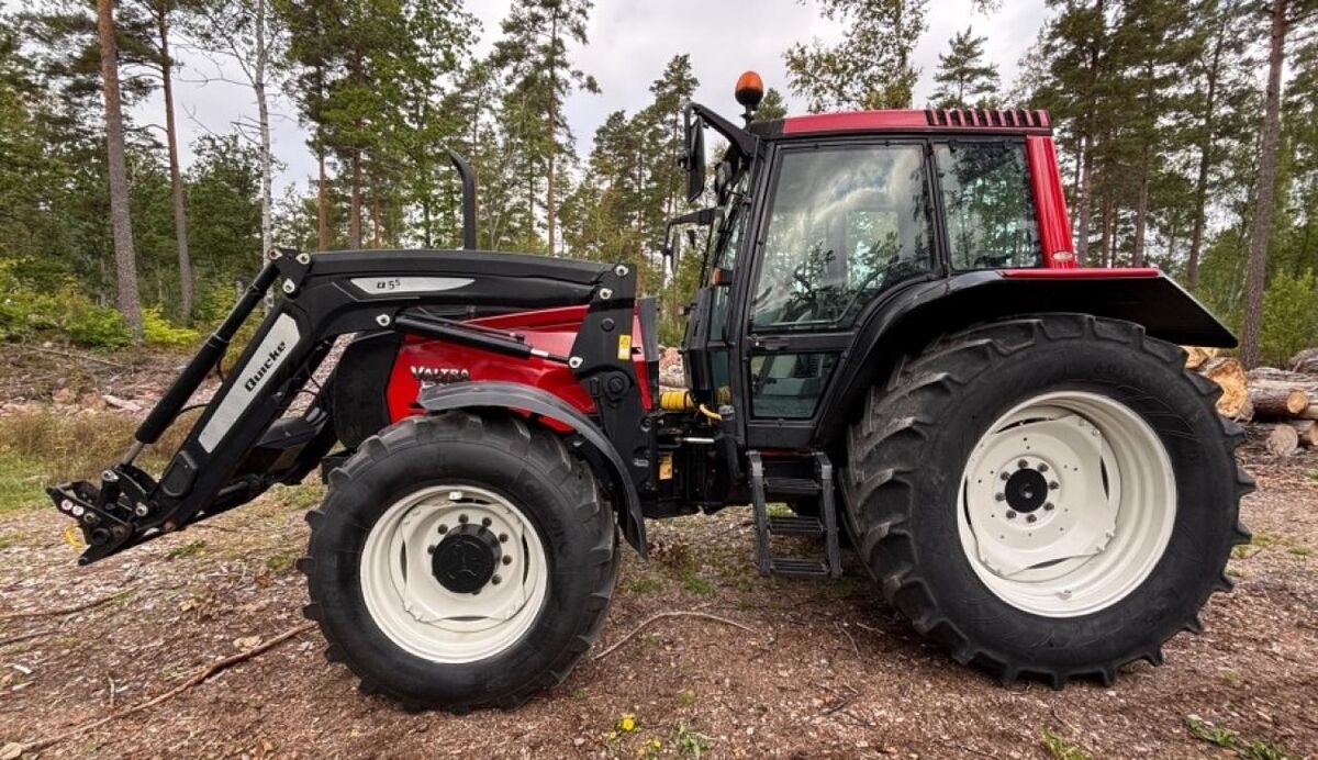 Valtra X 100 Knicklenker mit Quicke Frontlader 2