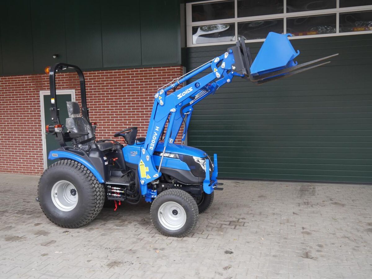 Solis 26 HST + Frontlader 1