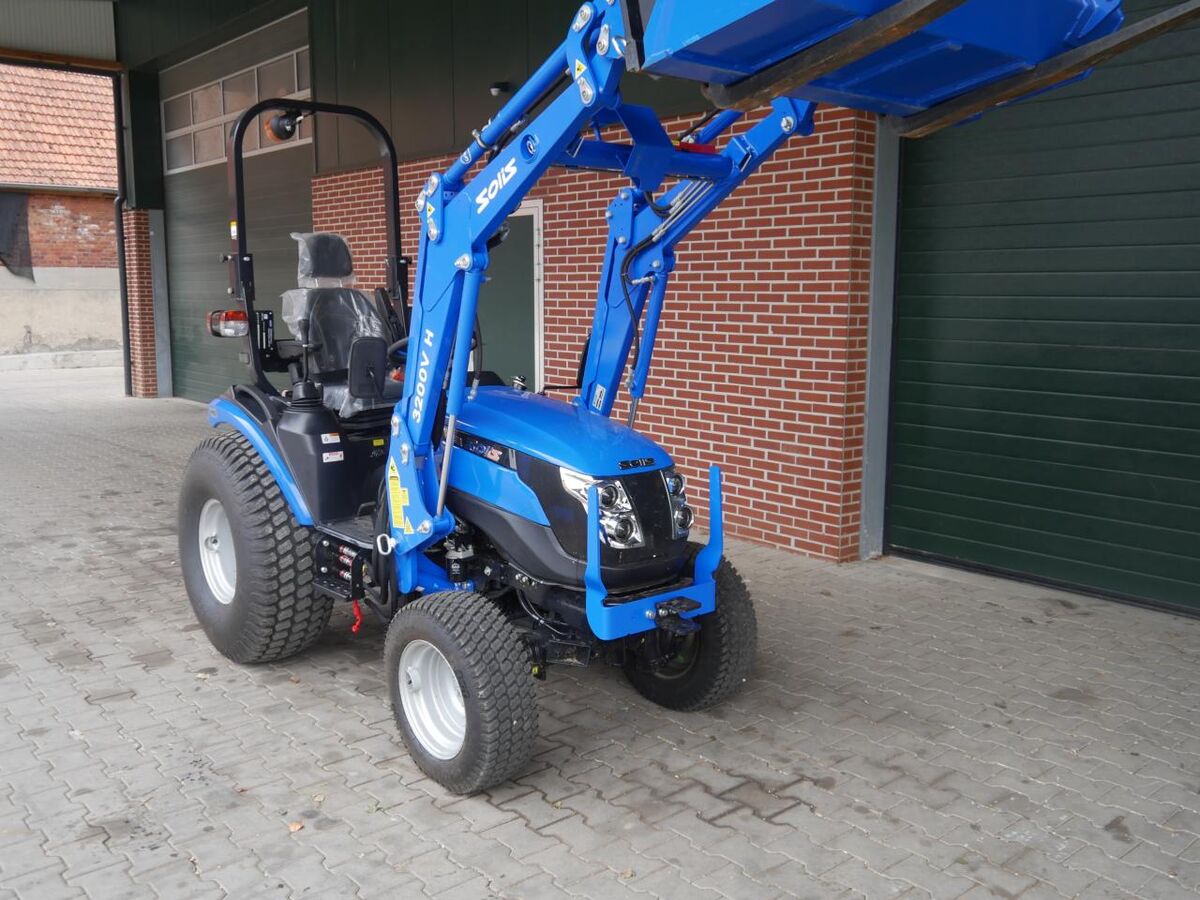 Solis 26 HST + Frontlader 3