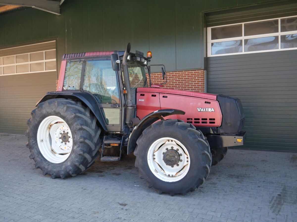 Valtra 8450 1