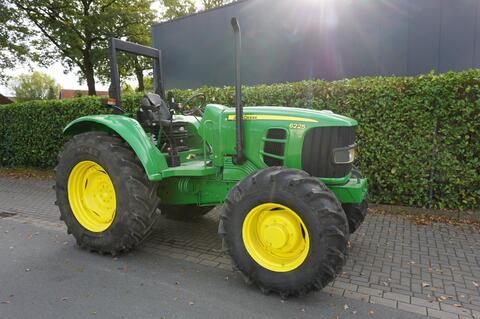 <strong>John Deere 6225 4wd </strong><br />