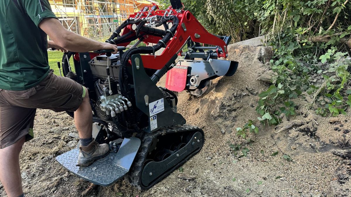 microBull PRO II 23 PS Minilader mit Wurzelstock 2