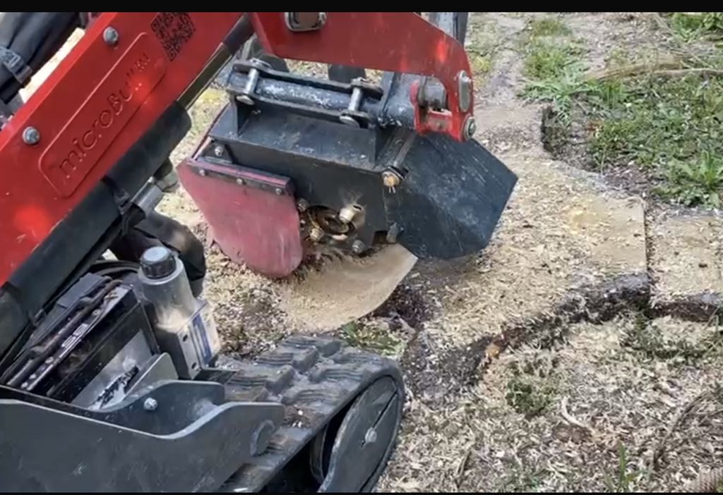 microBull PRO II 23 PS Minilader mit Wurzelstock 3