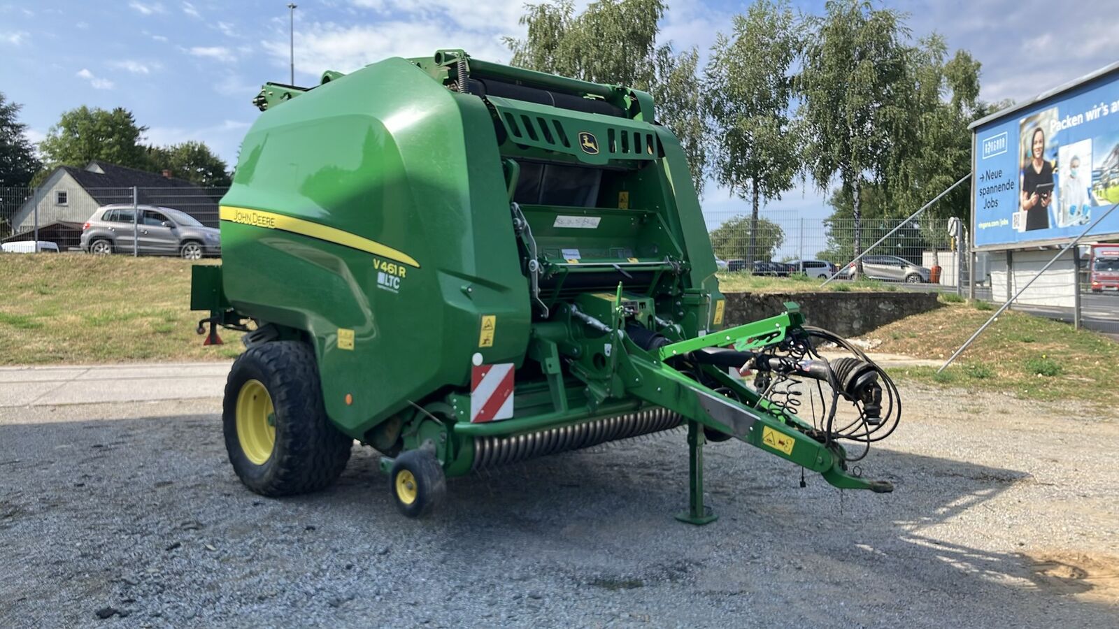 John Deere V461R 2