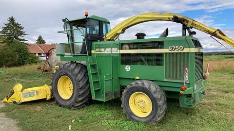 John Deere 6750
