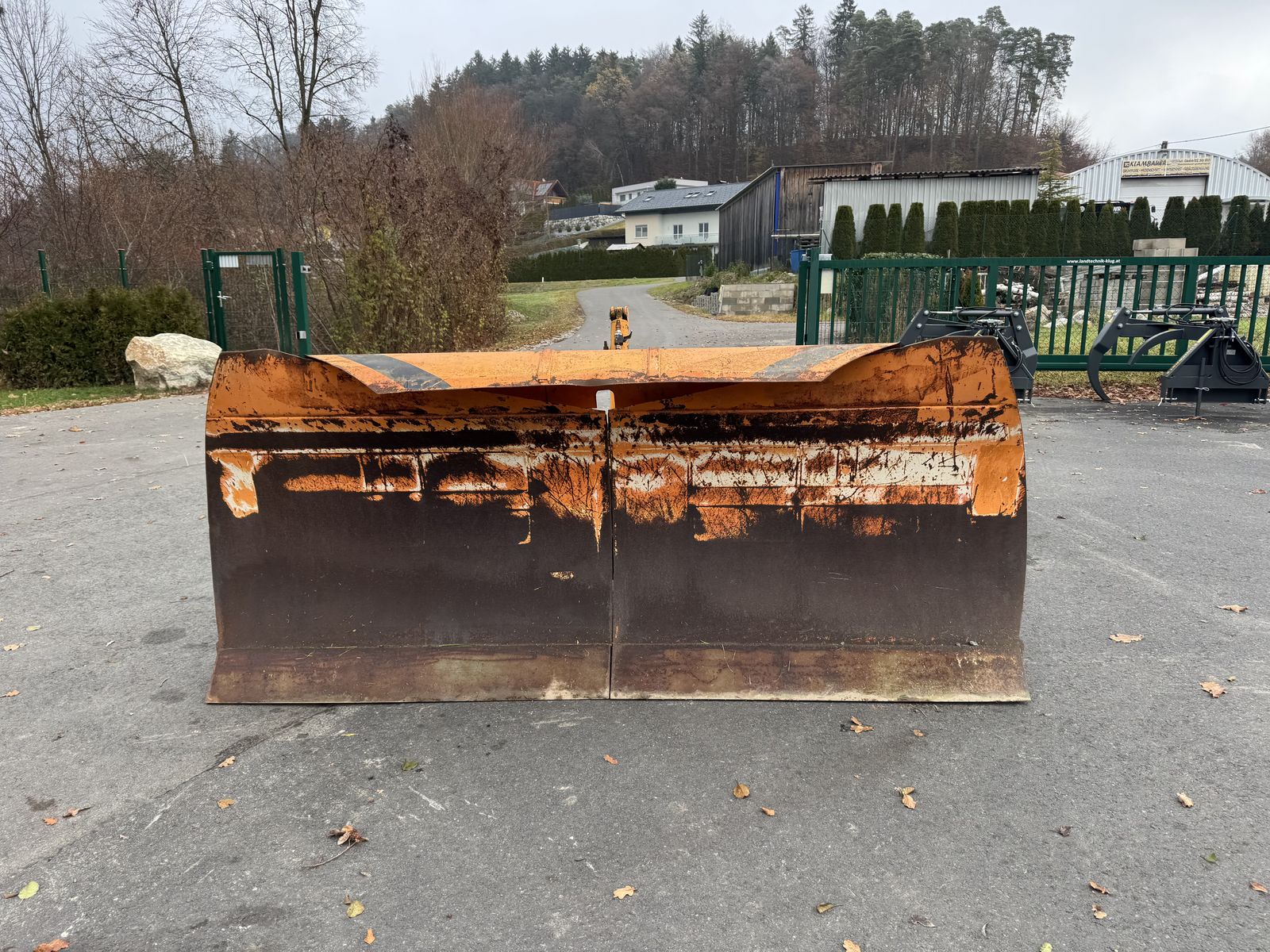 Hydrac Schneepflug 3.000mm mit Kommunalplattenanbau 3