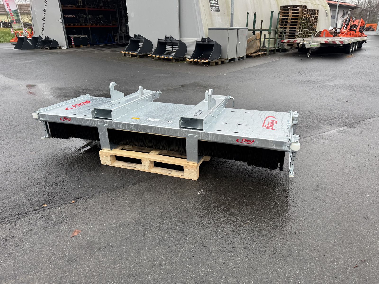 Fliegl Kehrbesen Löwe 2