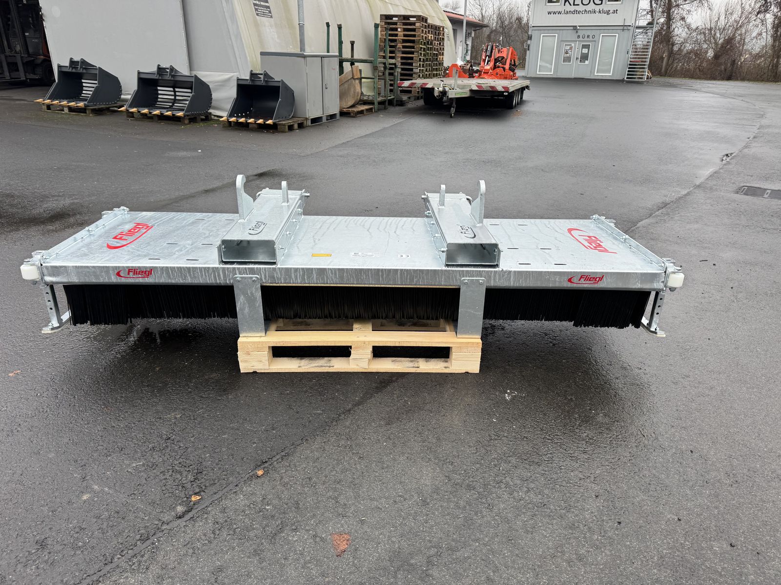 Fliegl Kehrbesen Löwe 3