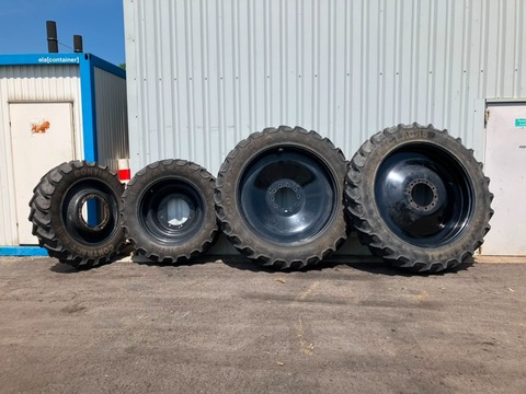 Continental New Holland NH T7.270, Pflegeräder, 320/90R32, 3