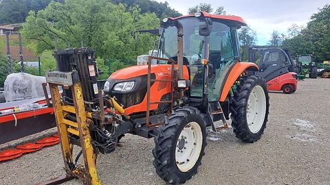 Kubota M8560
