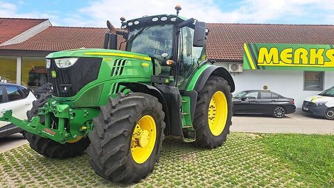 John Deere 6215R