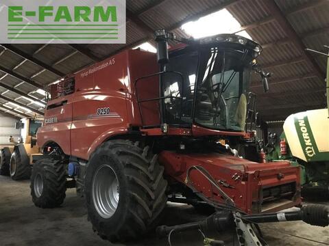 Case-IH axial-flow 8250 med 4wd og harvest command, kun 