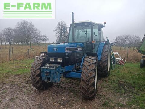 <strong>New Holland 8240</strong><br />
