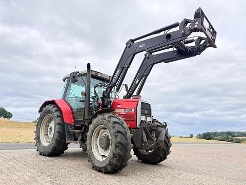 Massey Ferguson 6180 Dynashift mit Frontlader