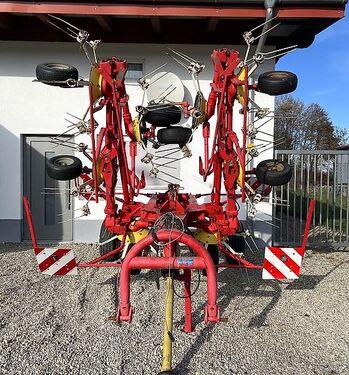 Pöttinger Eurohit 91 AZ - ein 8-er Kreiselheuer mit hydrau 2