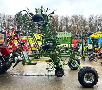 Krone KWT 11.22/10 - ein 10-er Kreiselheuer mit Fahrwe 2