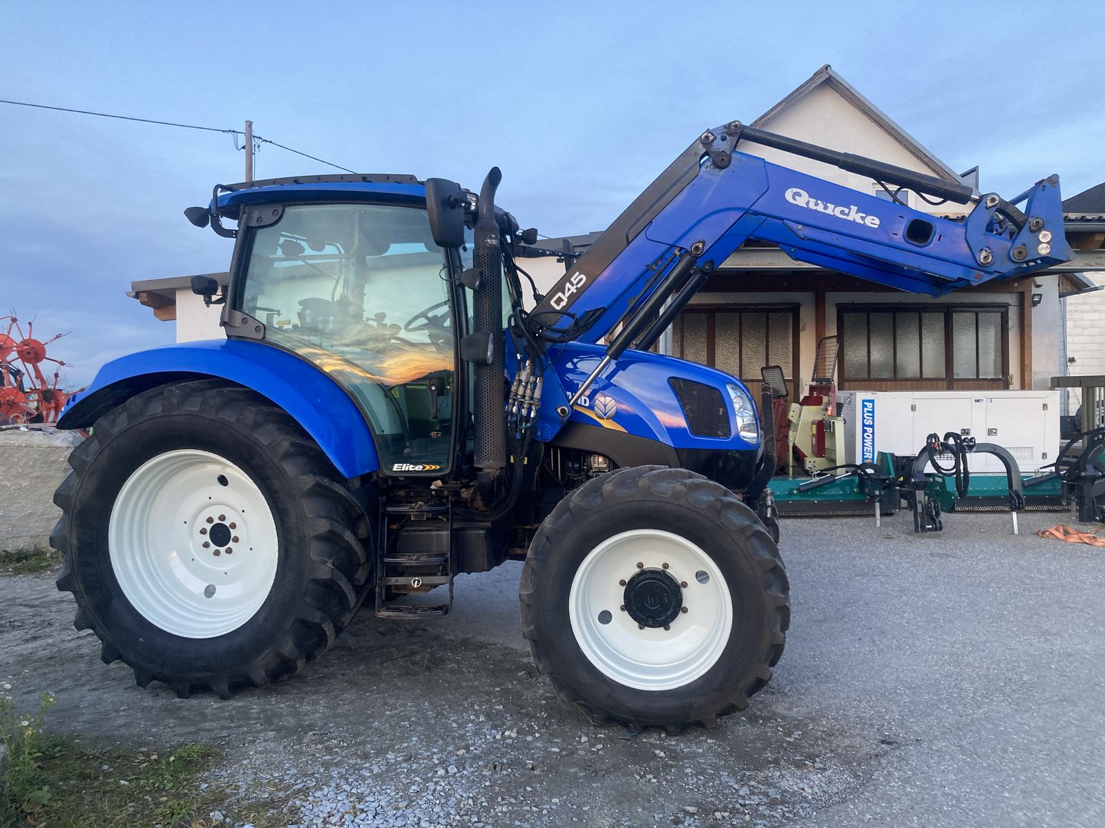 New Holland T6020 Elite 2