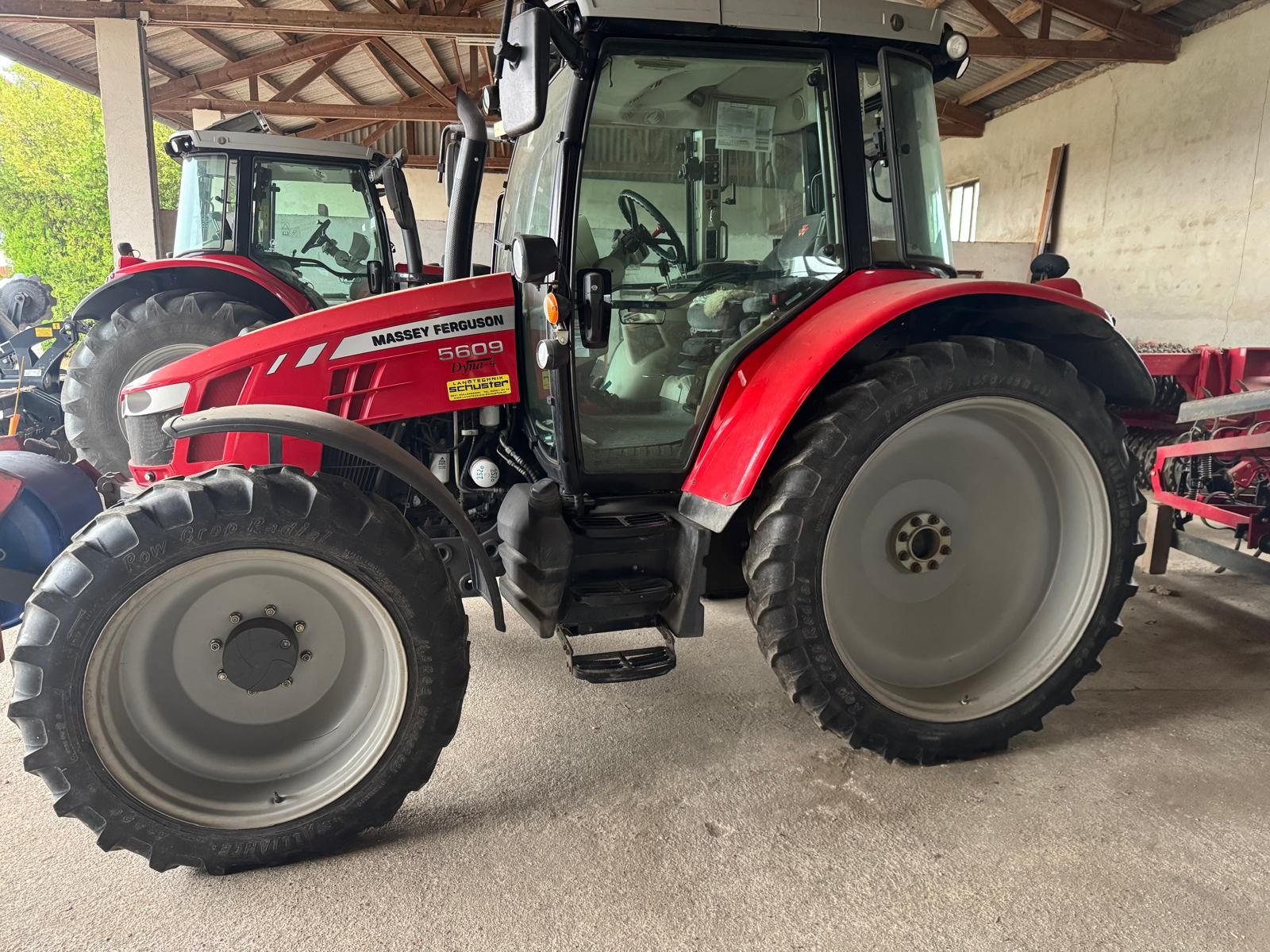 Massey Ferguson MF 5609 Dyna-4 Essential 1
