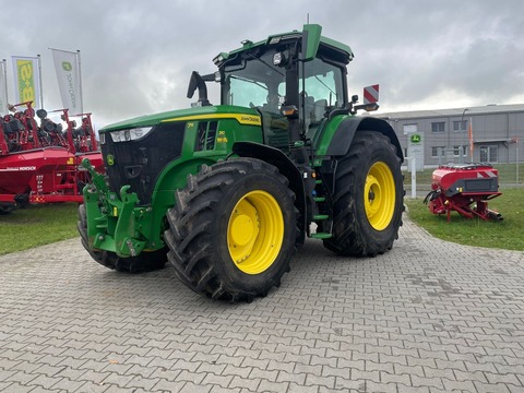 <strong>John Deere TRAKTOR 7</strong><br />