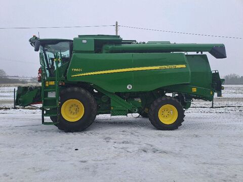 John Deere T560