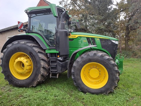 John Deere TRAKTOR 7R330