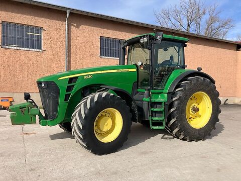 John Deere 8230 ILS,