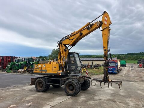 JCB JS 130 W 3