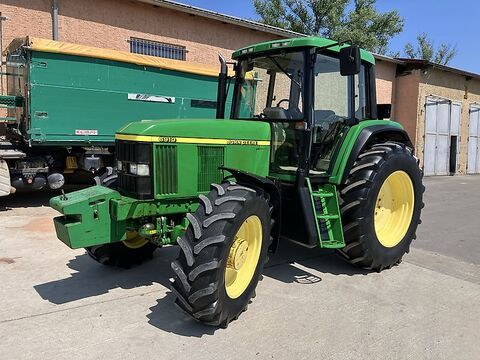 <strong>John Deere 6910 TLS,</strong><br />