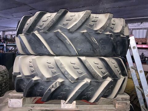 Kleber 380/85R28 und 18,4R38 kompletter Radsatz 3