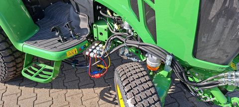 John Deere 3039R