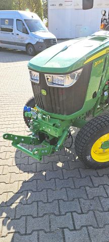 John Deere 3039R
