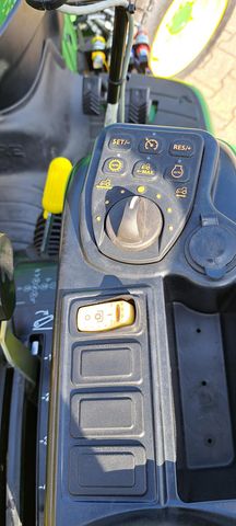 John Deere 3039R