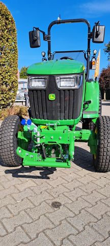 John Deere 3039R