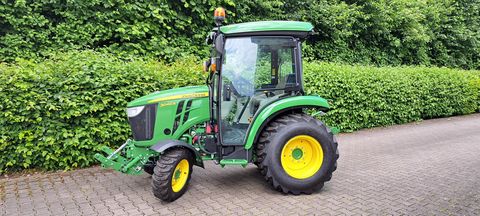 John Deere 3046R