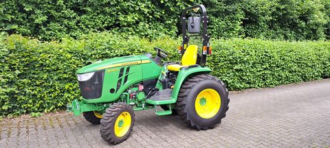 John Deere 3046R