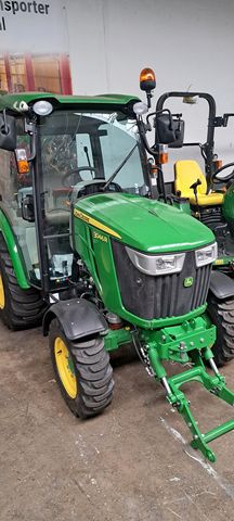 John Deere 3046R