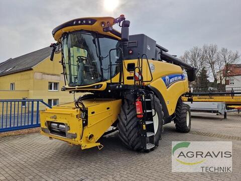 <strong>New Holland CR 8.80</strong><br />