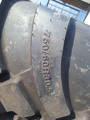 BKT 750/60R30,5 Reifen 