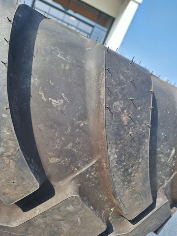 BKT 750/60R30,5 Reifen 