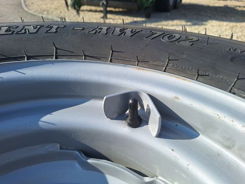 BKT 11.5/80-15,3 AW 702 Komplettrad