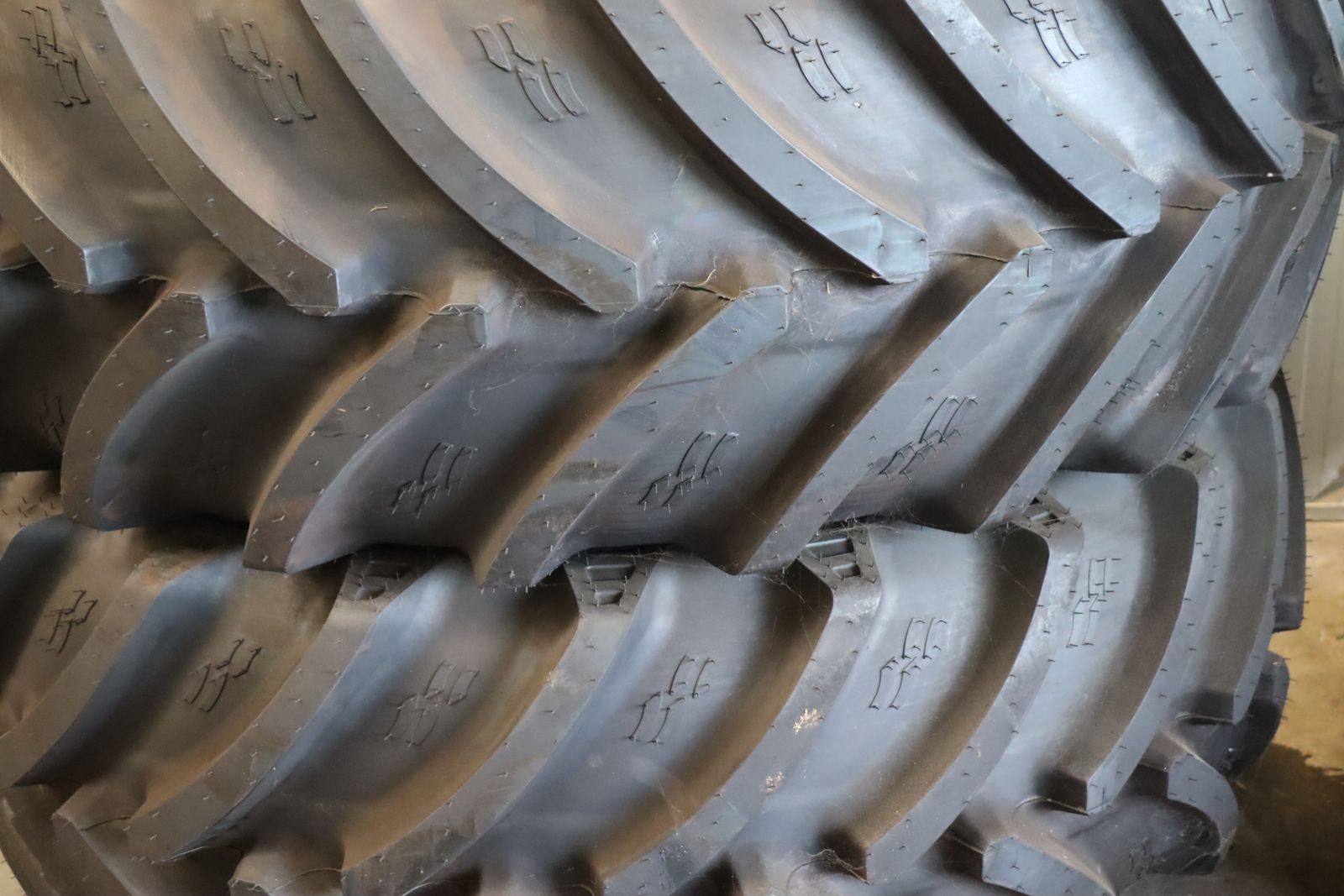 Alliance 540/65R34+440/65R24  2