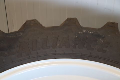 Alliance 540/65R34+440/65R24 
